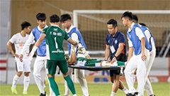Bùi Tiến Dũng phải nẹp chân, rời sân bằng cáng chỉ sau 12 phút 